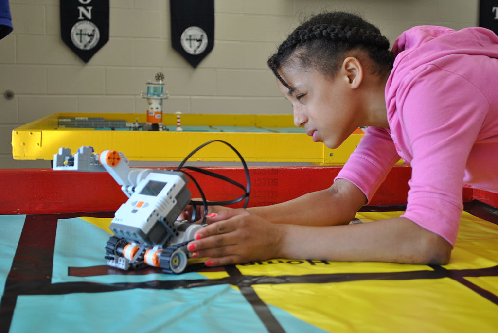 1024px Us Navy 100727 N 4304m 001 A Student At A Science, Technology, Engineering And Math (stem) Summer Camp At Ryken High School In Leonardtown, Md